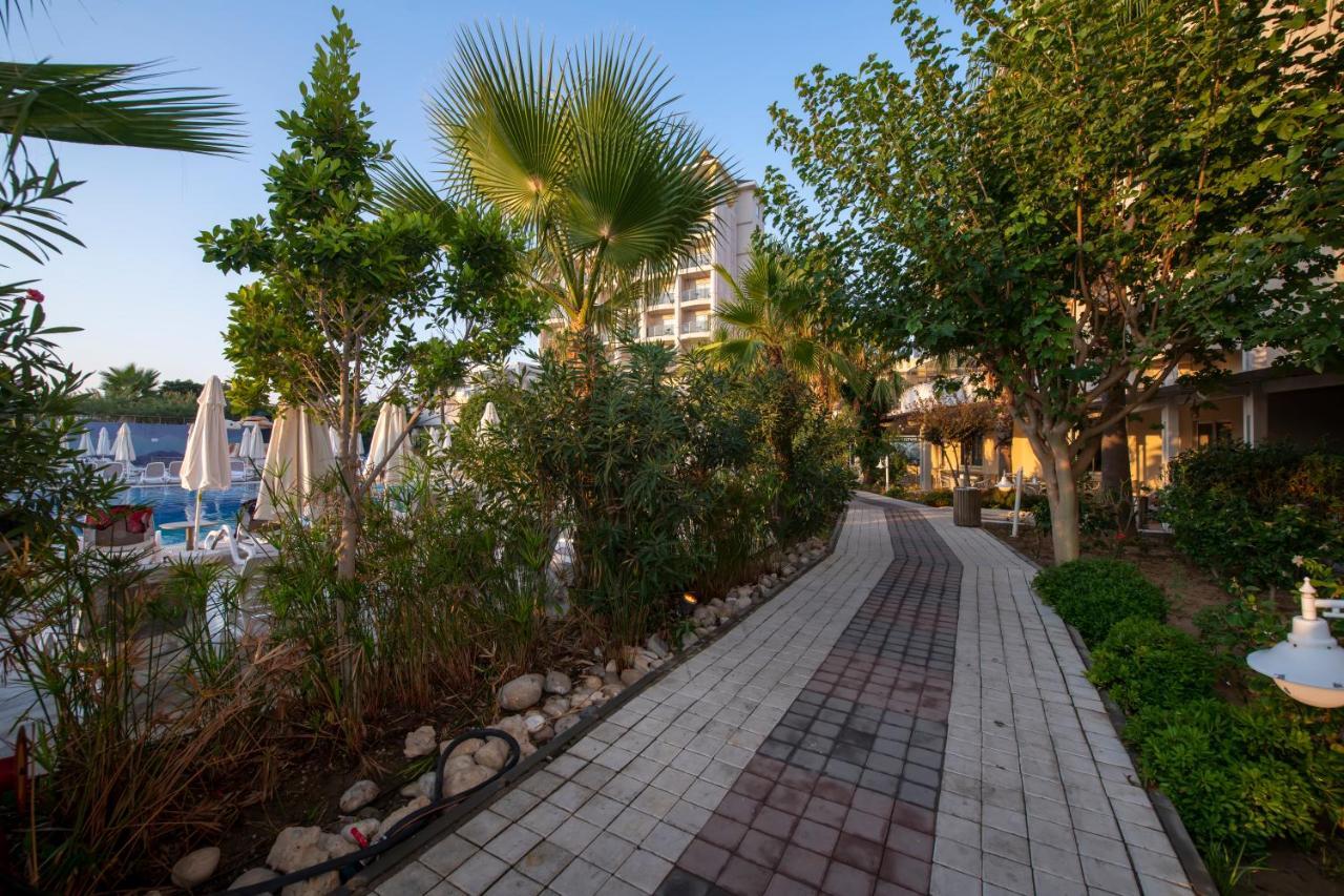 Lake River Side Hotel Spa Bagian luar foto