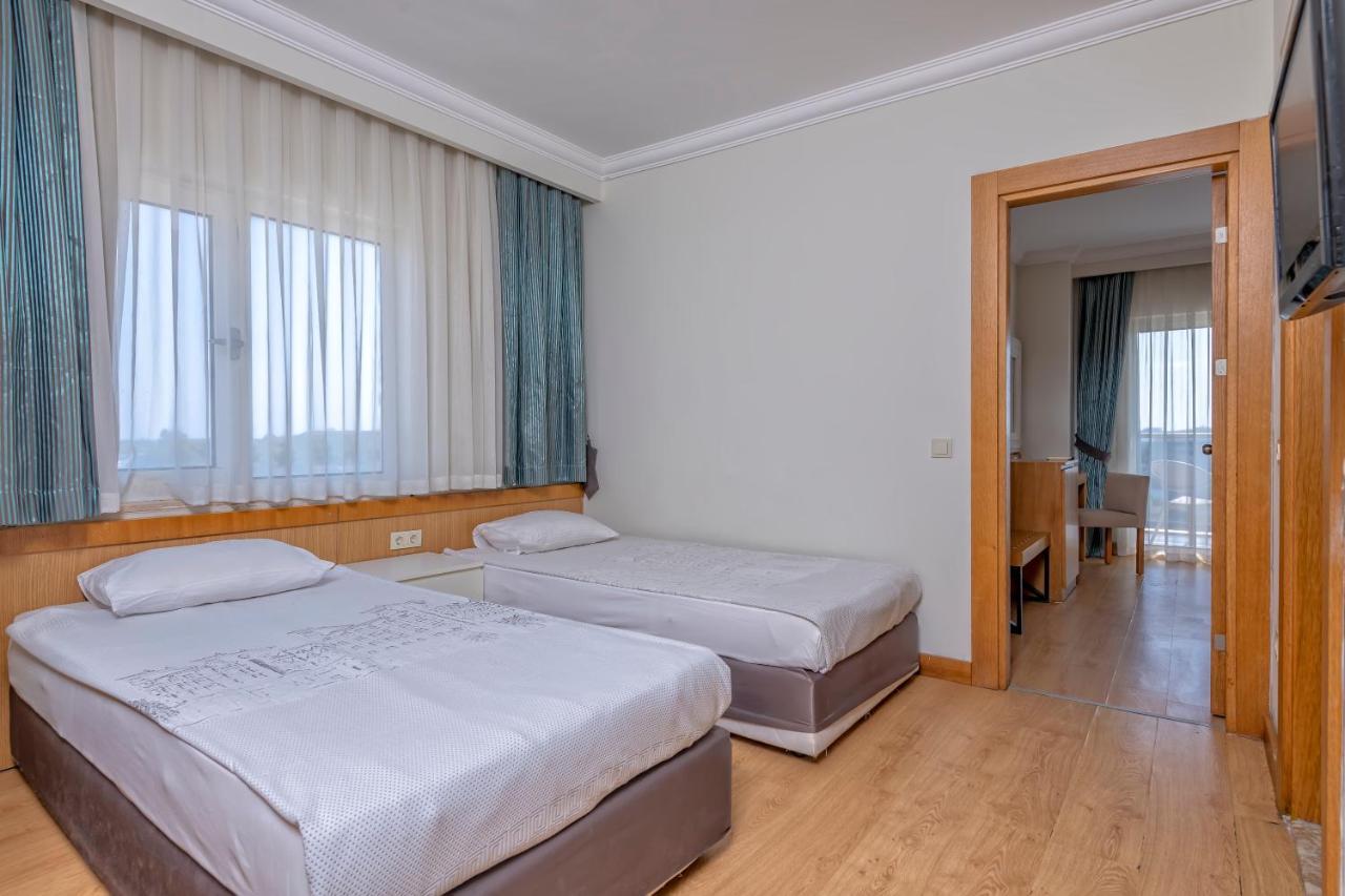 Lake River Side Hotel Spa Bagian luar foto