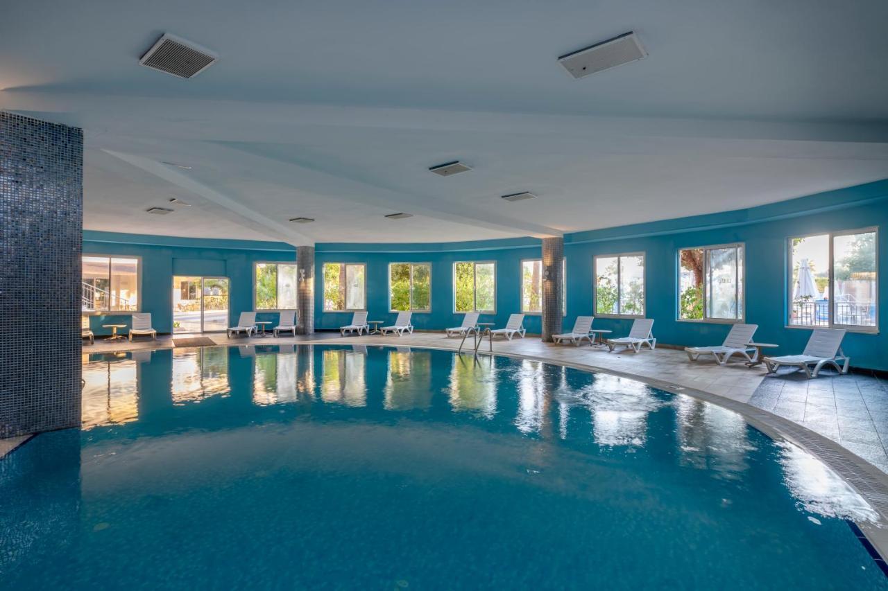 Lake River Side Hotel Spa Bagian luar foto