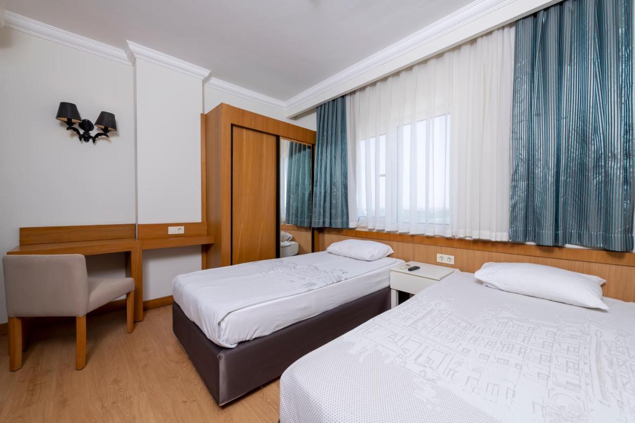 Lake River Side Hotel Spa Bagian luar foto